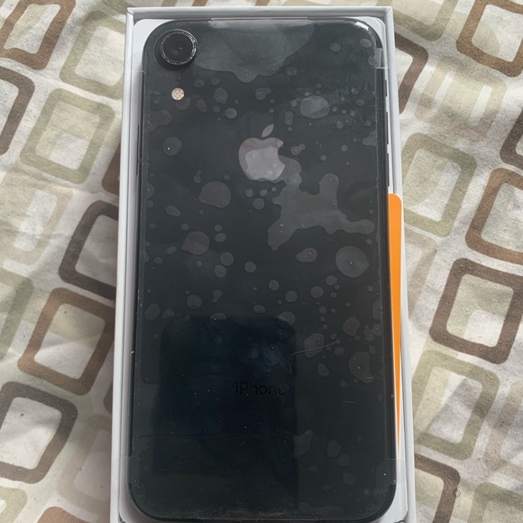 iPhone XR 64gb - Picture 6 of 8